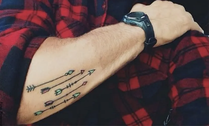Foto de tatuaje de varias flechas