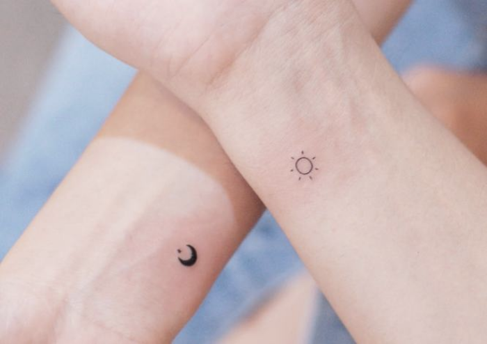 Foto de tatuaje de luna y sol para parejas