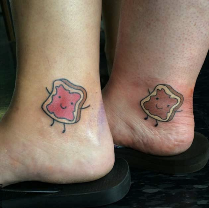 Foto de tatuaje de dos tostadas