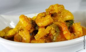 Foto de un plato de camarones al ajillo
