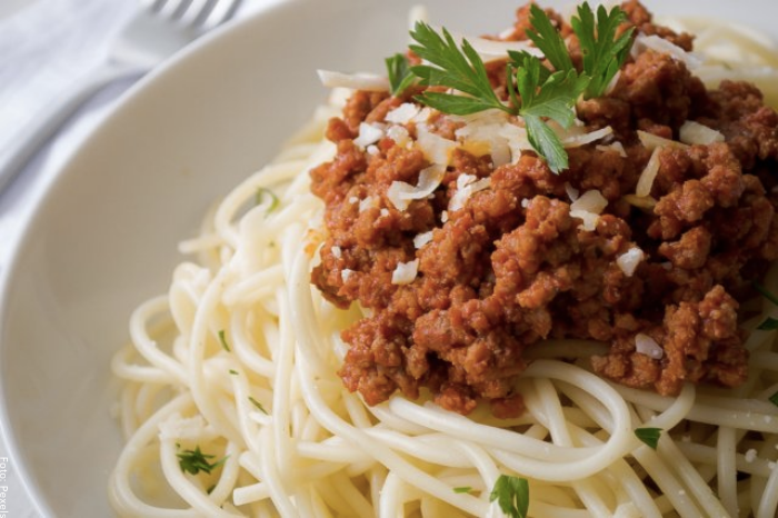 Foto de la carne molida con pasta y queso
