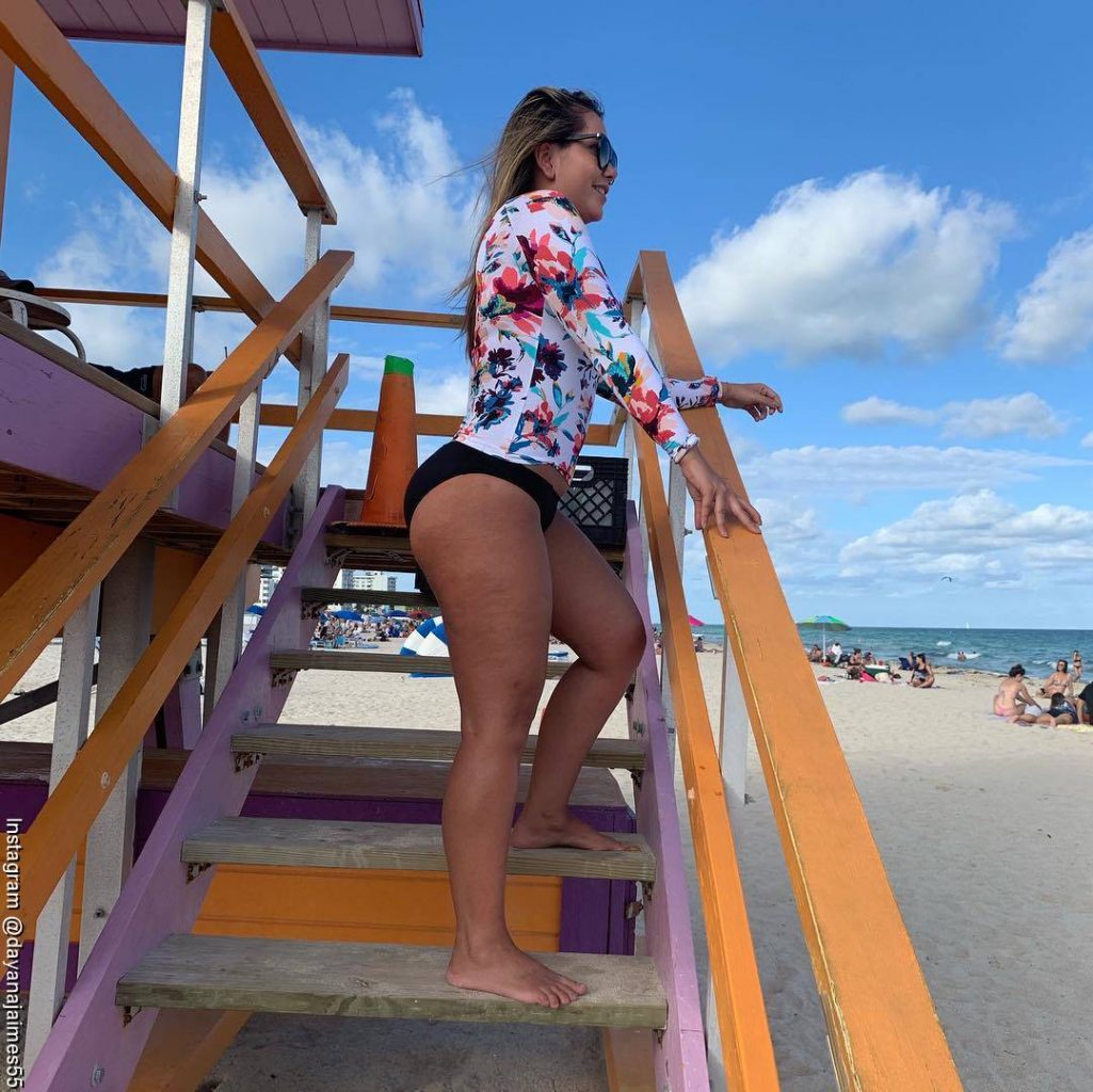 Foto de Dayana Jaimes en la playa en el año 2018