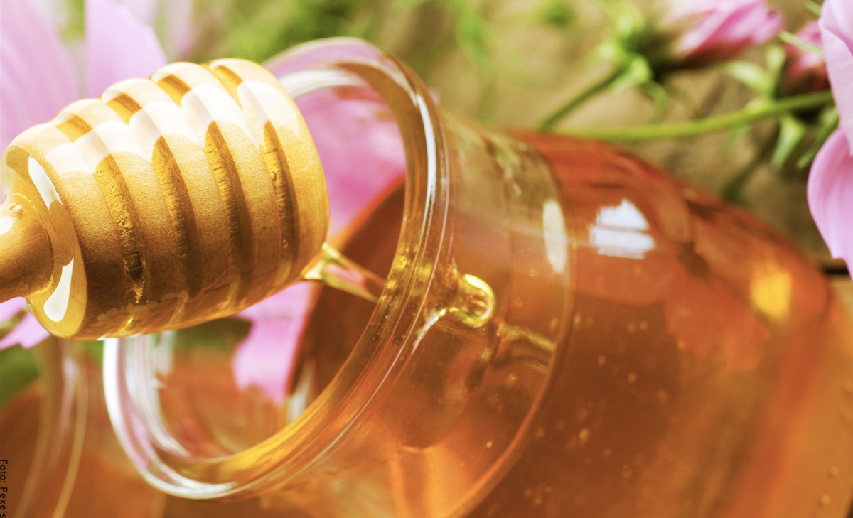 Para qué sirve la miel de rosas, ¡un remedio muy útil!