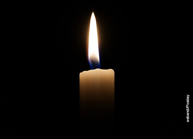 Foto de una vela encendida