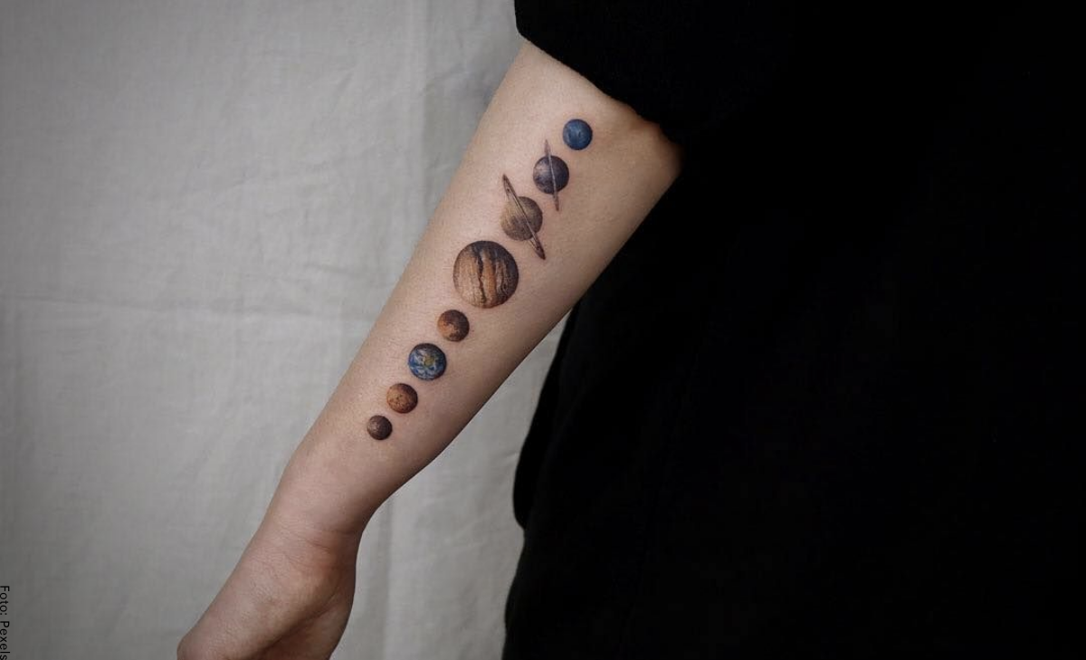 Tatuajes de planetas: curiosos pero divertidos