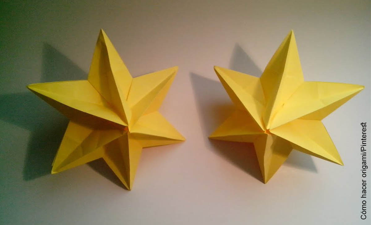 Foto de dos manualidades en papel amarillo que ilustran cómo hacer una estrella de 5 puntas