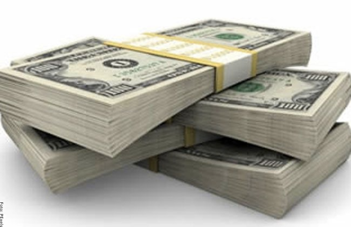 Foto de fajos de billetes