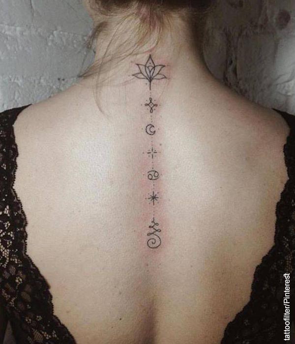 Foto de una mujer con tattoo en su cuerpo