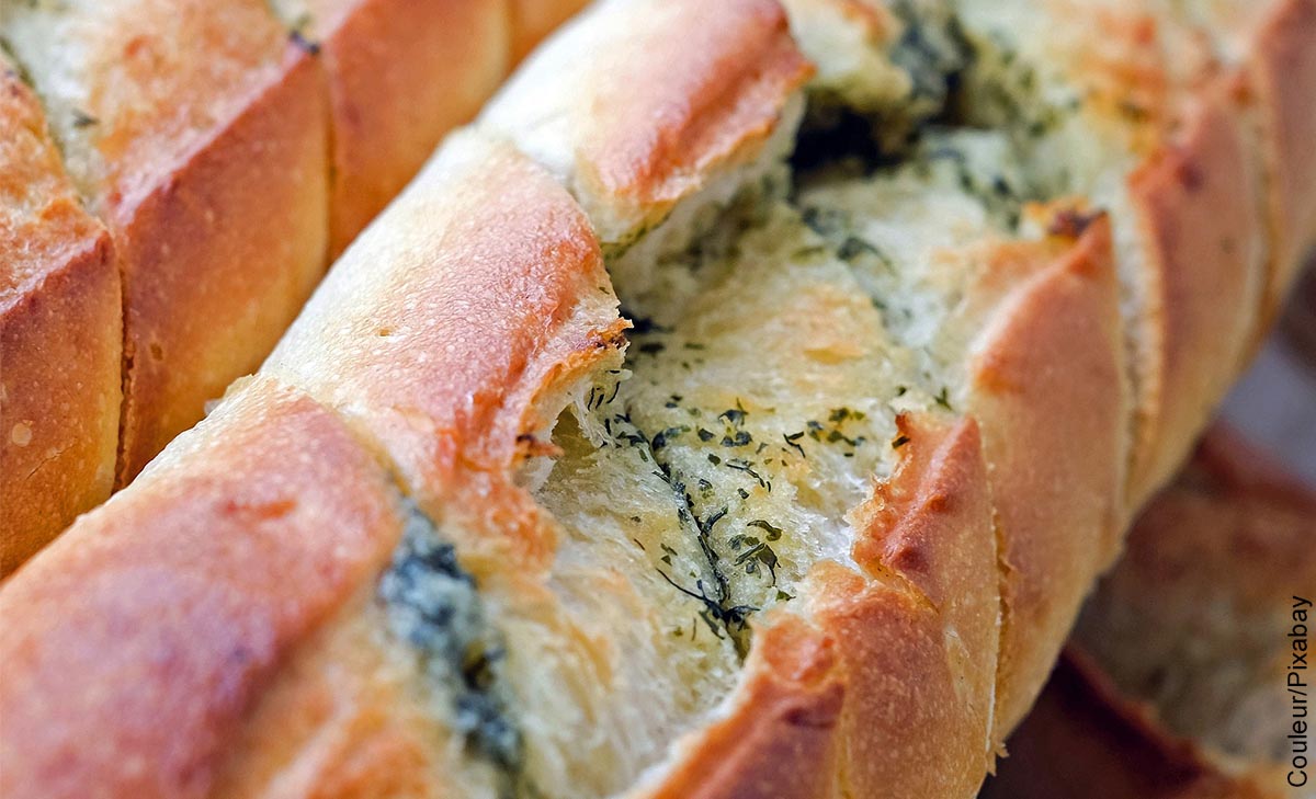 Foto de un producto de panadería que muestra el pan francés con su receta