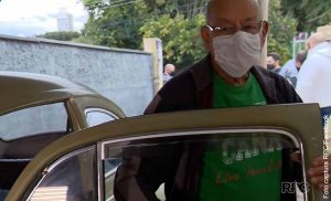 Profesor debió vender su carro y ex alumnos lo compran para devolvérselo