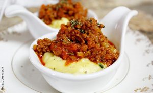 Foto de una platillo de carne con guiso y queso que muestra las recetas con carne molida