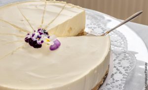 Foto de una torta helada que muestra las recetas con crema de leche