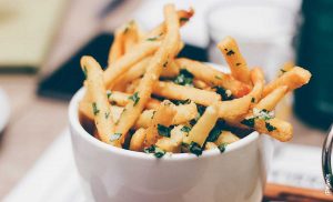 Foto de un tazón con papas a la francesa que muestra las recetas de papas