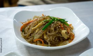 Foto de un plato de chop suey con su receta