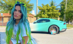 Karol G compartió mensaje por el que dicen "está entusada"