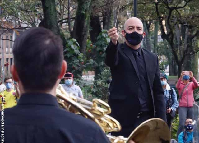 Orquesta Filarmónica de Bogotá se manifiesta en la calle con música