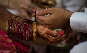 Una novia murió en plena boda y su hermana la reemplazó