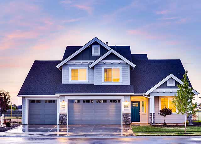 Foto de una casa nueva que ilustra lo que es soñar con casa
