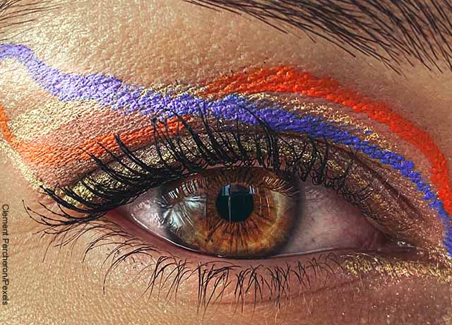 Foto de maquillaje en los ojos de una mujer