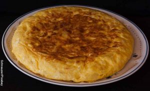 Foto de una tortilla española que revela su receta