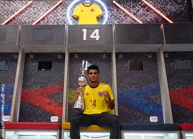 Luis Díaz recibió premio de goleador de la Copa América