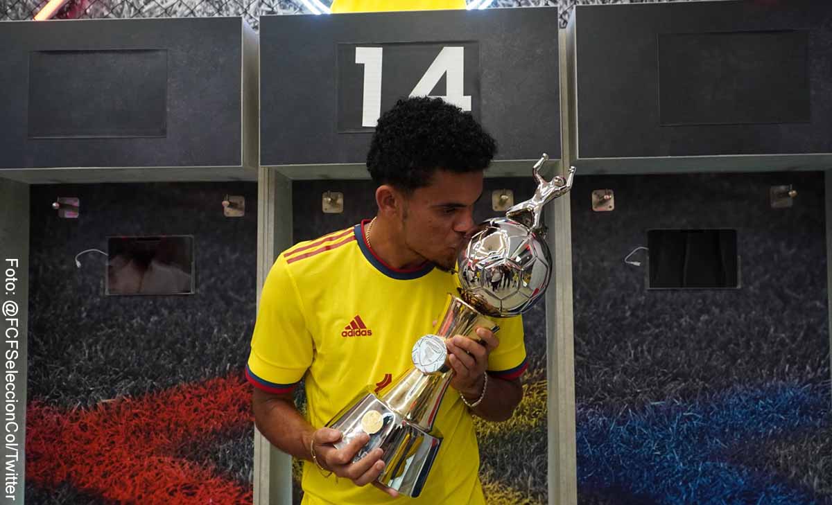 Luis Díaz recibió premio de goleador de la Copa América