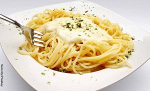 Foto de un plato de pasta con salsa que muestra las recetas de espaguetis