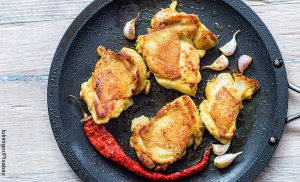 Foto de piezas de pollo fritas que muestra las recetas para preparar pollo