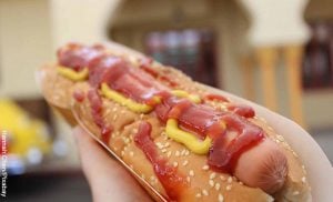 Comer perro caliente te quitaría 36 minutos de vida