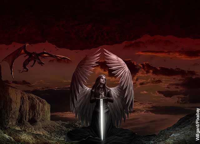 Foto de un ángel con una espada y un demonio