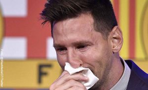 Subastan pañuelo en el que lloró Messi cuando se fue del Barcelona