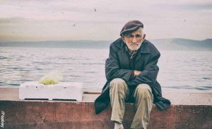 Abuelo perdió miles de dólares al consignar a una cuenta diferente