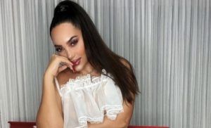 Andrea Valdiri aseguró que se someterá a cirugía estética y regalará una para sus fans