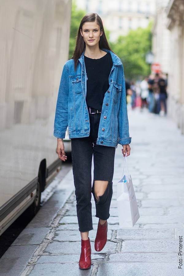 foto de mujer con chaqueta de jean