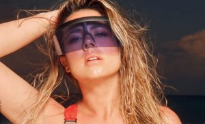 Carla Giraldo posó ligera de ropa para hacer pregunta a sus seguidores