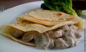 Foto de un crepe servido en un plato