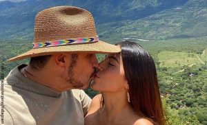 El Flaco Solorzano presumió a su hermosa novia en redes