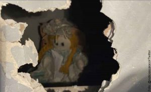 Hallan muñeca similar a Anabelle junto con escalofriante nota