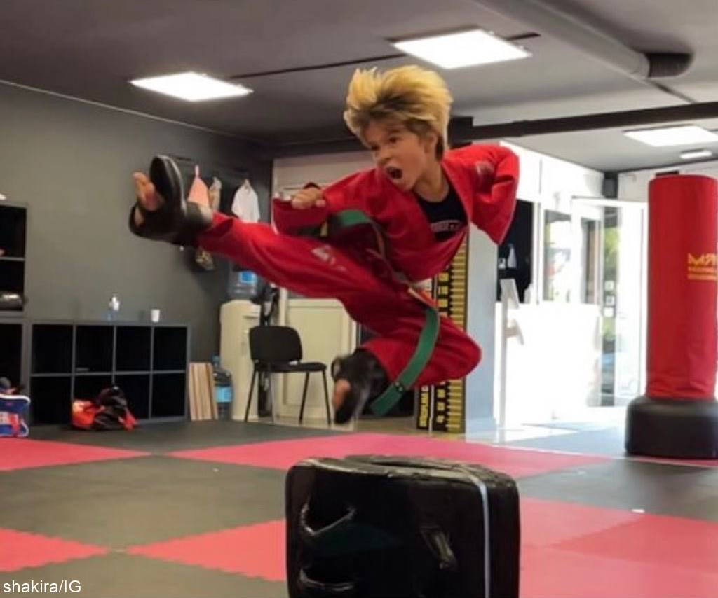 Foto de Sasha Piqué Mebarak practicando artes marciales