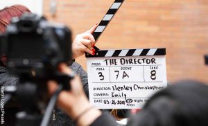 Foto de una claqueta de cine que muestra las películas recomendadas en Netflix
