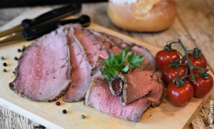 Foto de medallones de carne sobre una tabla que muestra las recetas con carne