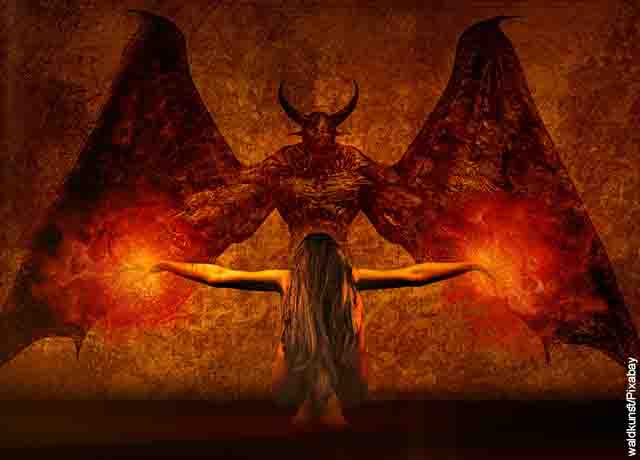 Foto de una pintura de una mujer frente al diablo