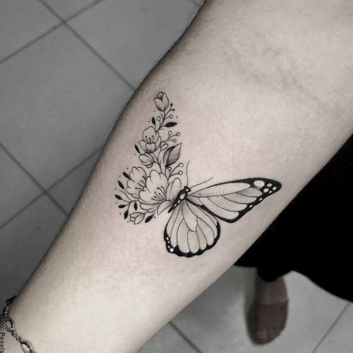 Foto de tatuaje alas de mariposa