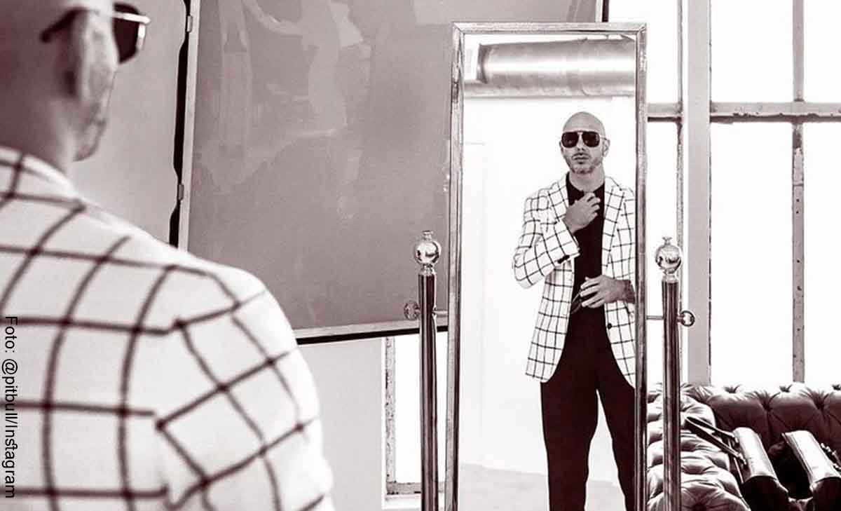 Imagen del cantante Pitbull con pelo sorprendió a sus fans