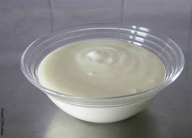 Foto de una taza de yogurt griego