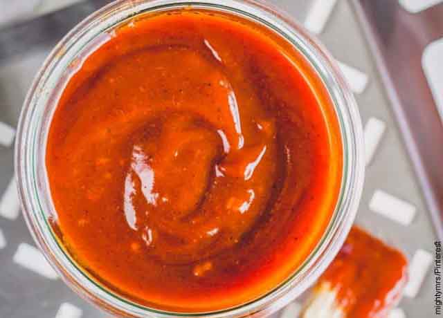Foto de salsa roja en un bol
