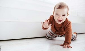 Cómo enseñar a gatear a un bebé, ¡aprende con estos tips!