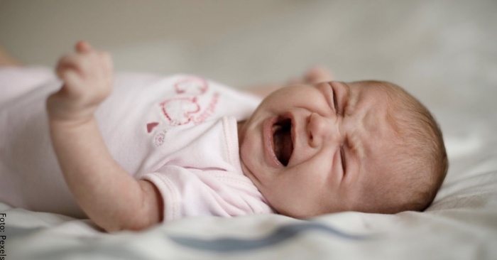 Foto de bebé llorando
