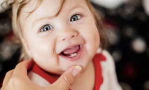 Qué hacer cuando al bebé le salen los dientes, ¡consejos prácticos!