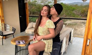 Andrea Valdiri puso a Felipe Saruma como papá de Adhara en Instagram